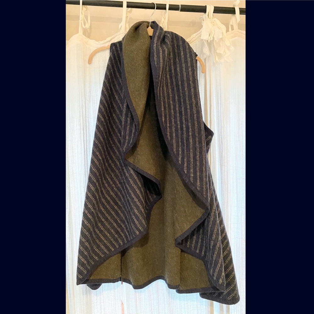 LOF open sleeveless cardigan NWT olive/navy vest